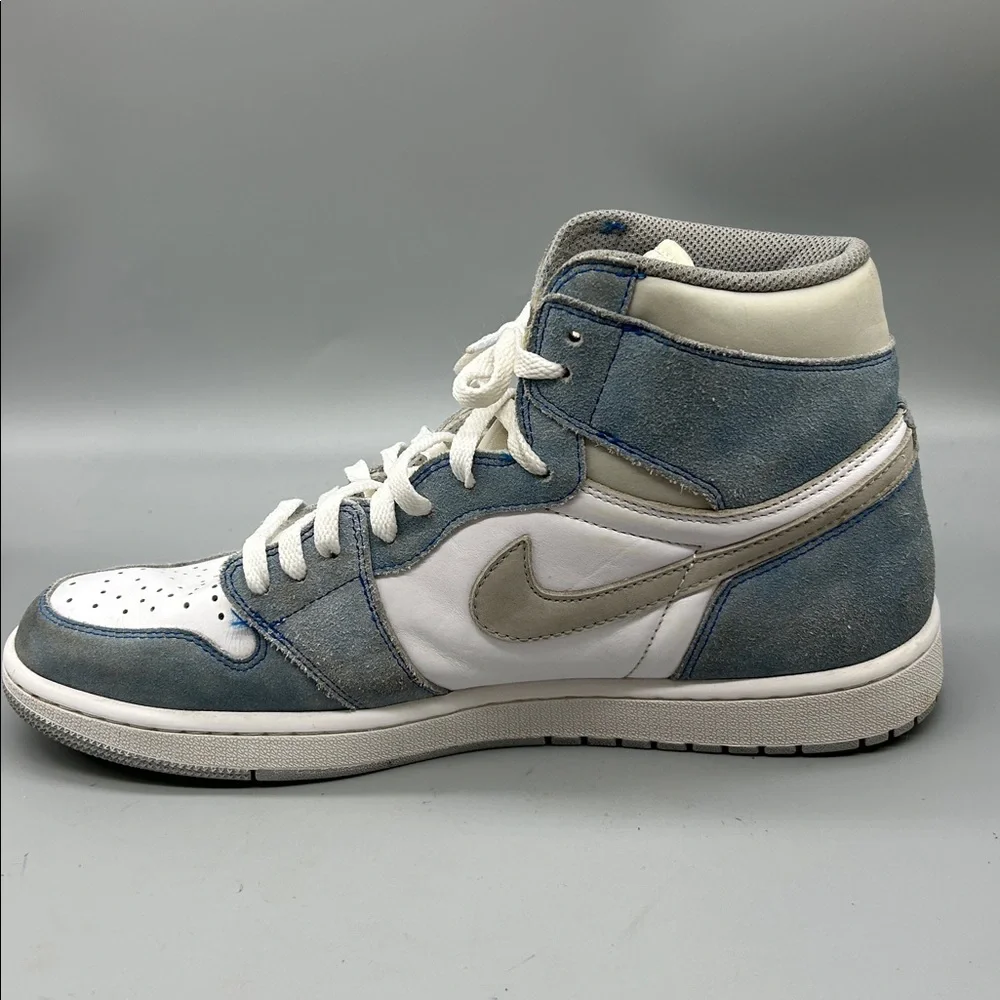 Air Jordan 1 High Hyper Royal